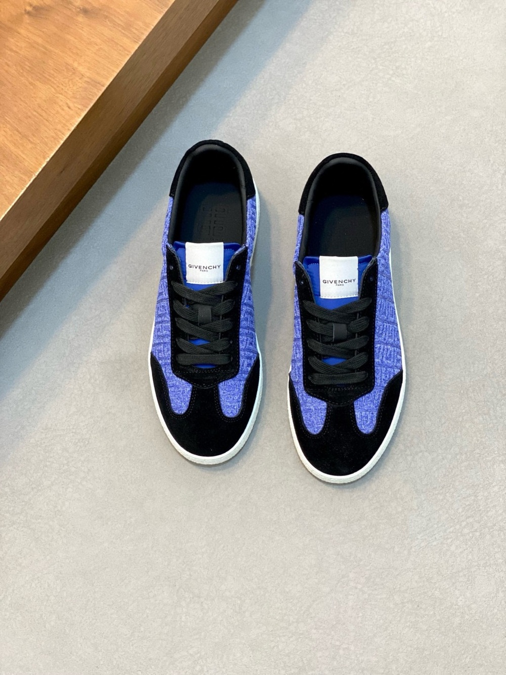 Givenchy Men’s Black and Blue Patterned Low-Top Sneakers